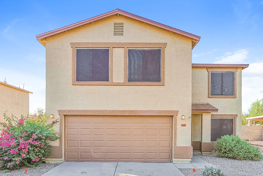 4 bed, 2.5 bath, 1883 sqft, $1,915 — Photo 1
