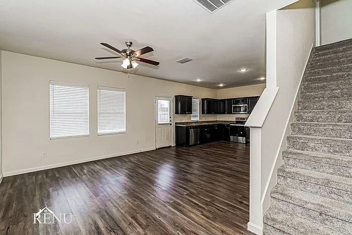3 bed, 2.5 bath, 1605 sqft, $1,940 — Photo 4