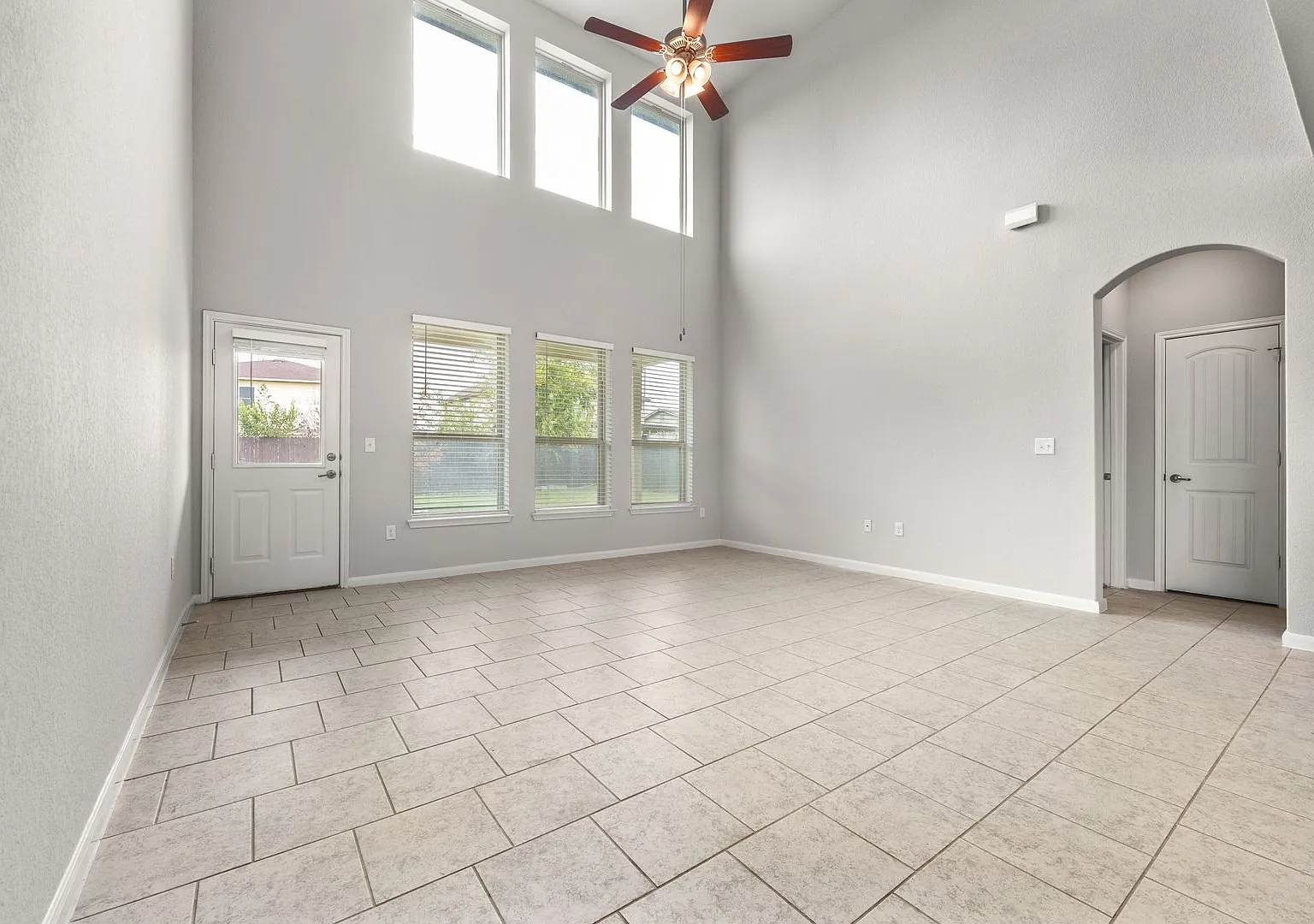 Spacious 4-Bedroom Northeast Crossing Home with Game Room & Large Backyard — Photo 4