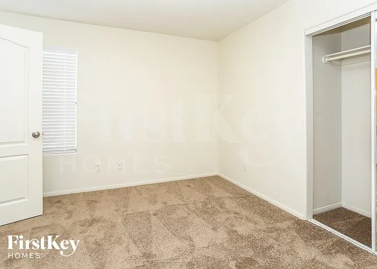 4333 Matinee Ave — Photo 11