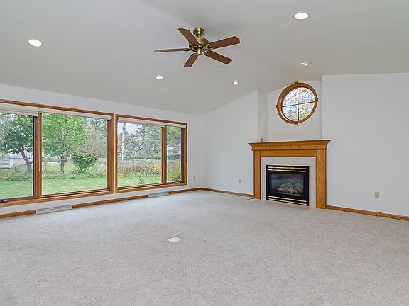 2nd image of 617 N Cambridge Dr