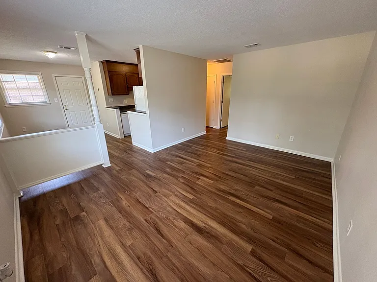 728 Montclair Dr — Photo 2