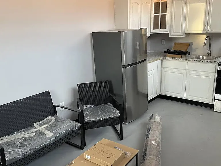 335 W Maple Streetbuilding — Photo 3