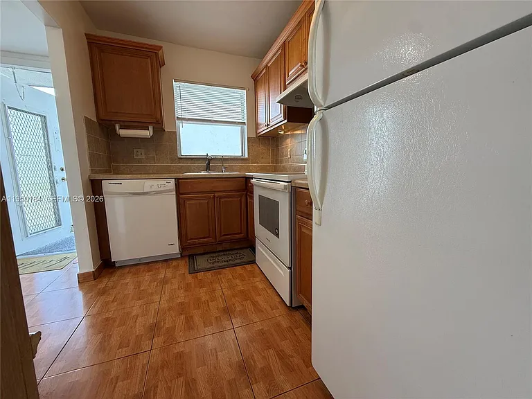 8135 Sunrise Lakes Blvd #302 — Photo 8