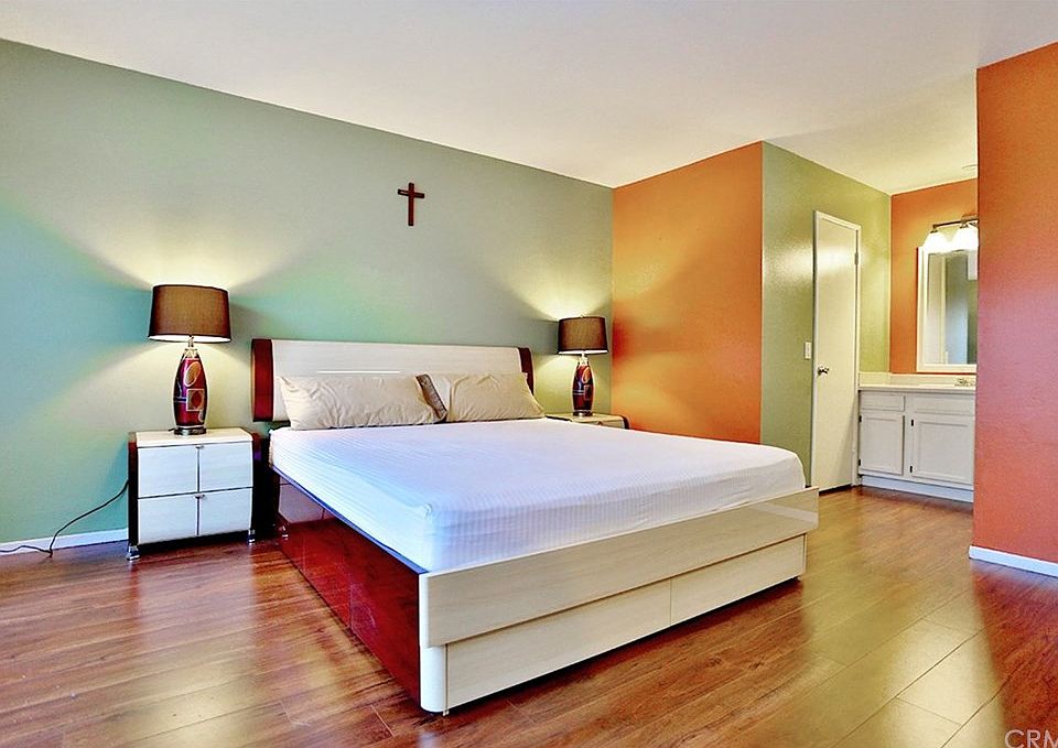 2nd image of 13970 La Jolla Plz