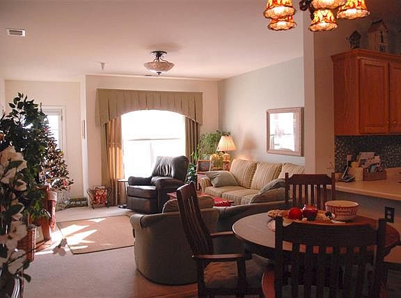 3rd image of 1279 Lakeshore Park Pl APT 2H