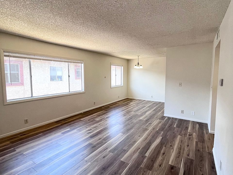 Living/Dining area