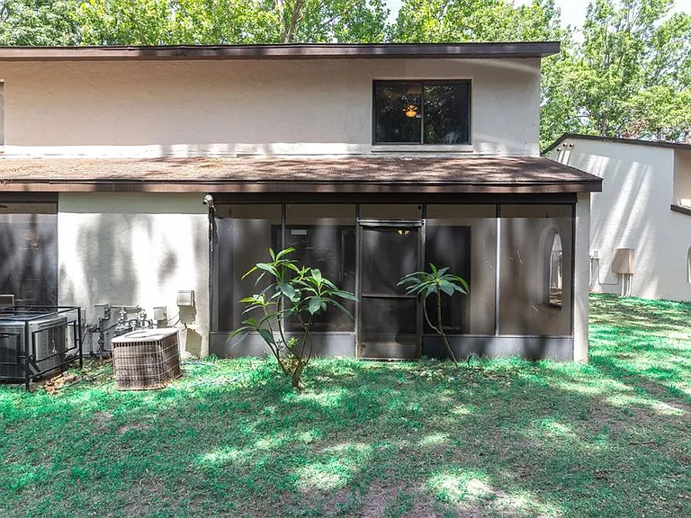 2635 SW 35th Pl #301 — Photo 26