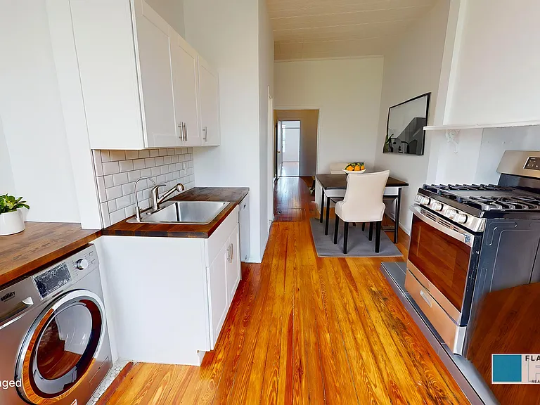 90 Berry St #4L — Photo 6