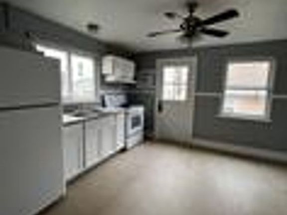 3rd image of 1313 Fletcher Ave