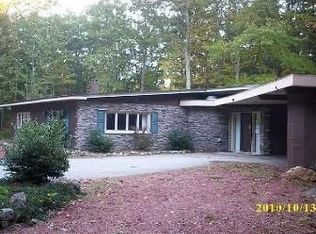 18 Laurel Dr, Bedford, NH 03110