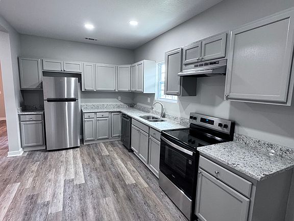 4th image of 104 N 22nd Ave