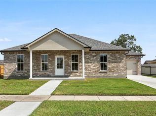 2205 Legend Dr, Meraux, LA 70075
