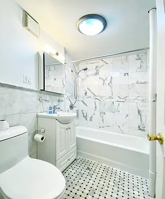 Rented by Avenues Real Estate | media 19