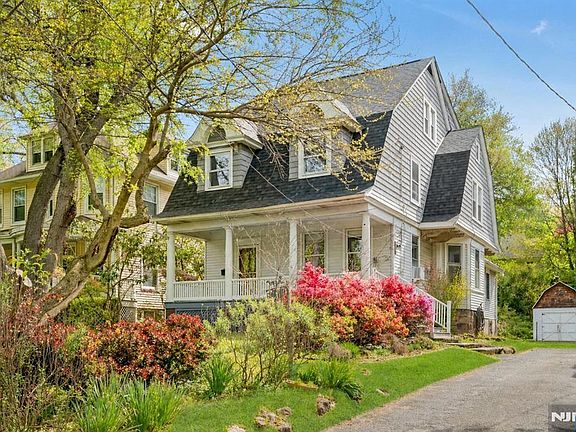 2nd image of 76 Magnolia Ave