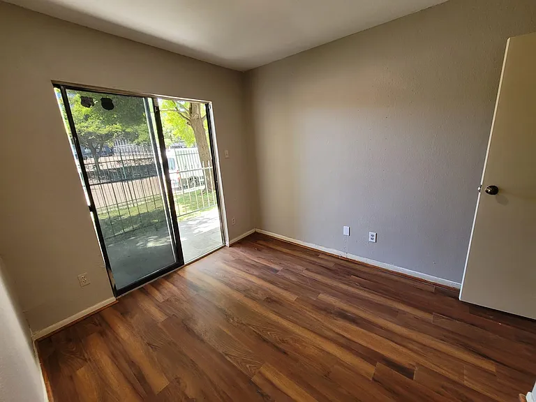 2814 S Bartell Dr #10 — Photo 15