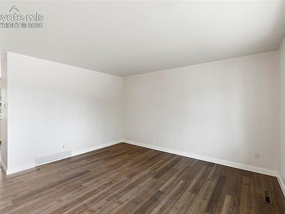 4th image of 4140 Hamlet Pl