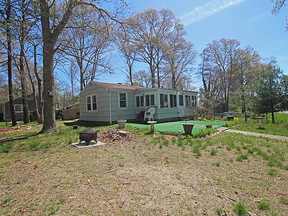 3rd image of 24 Granby Ln