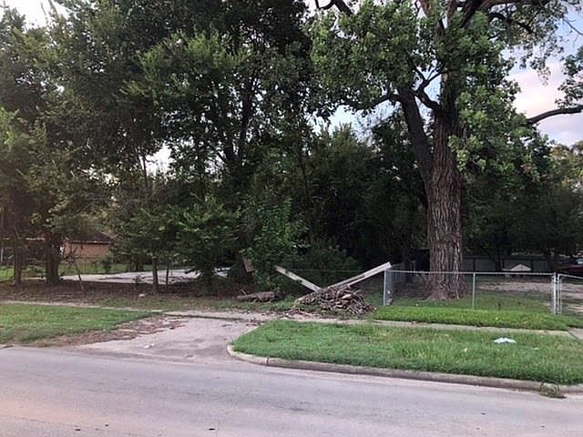 1st image of 1010 N Victory Dr