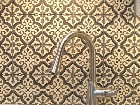 Stainless large kitchen sink with dettachble faucet