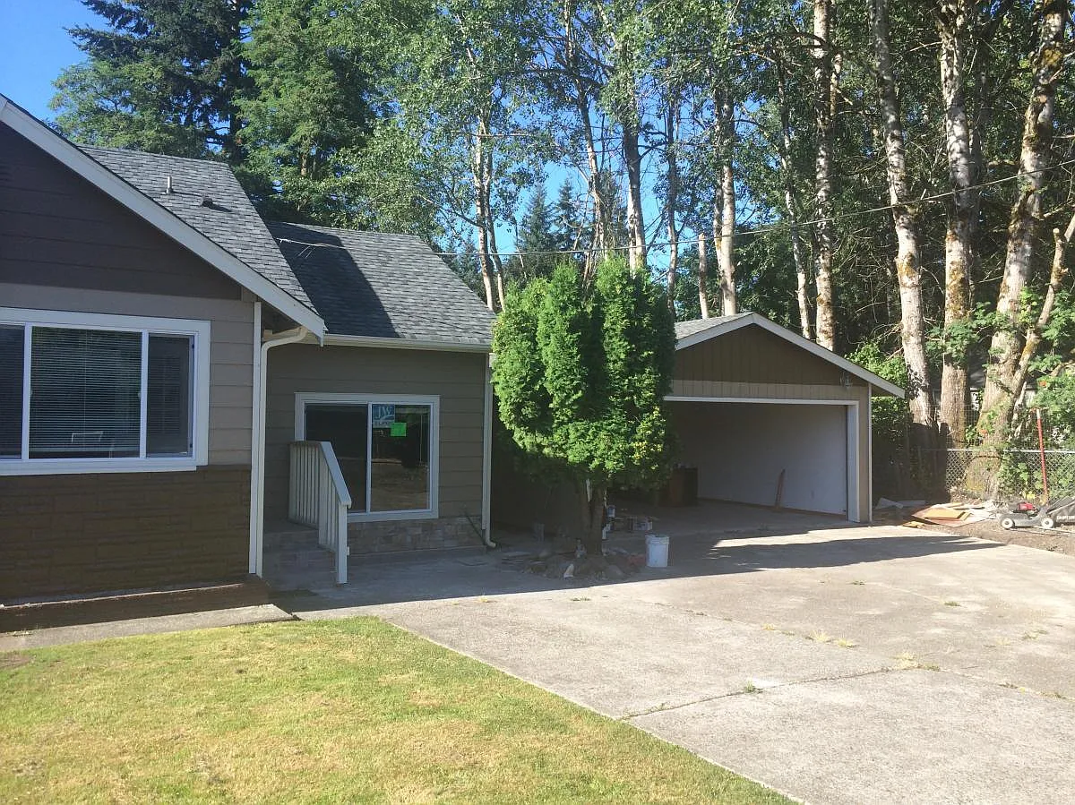 3 bed, 1217 sqft, $2,400 — Photo 2