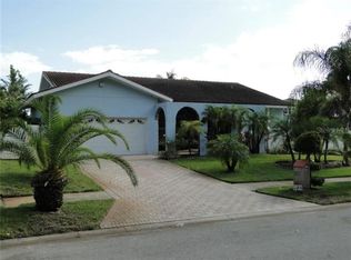 1713 Grand Central Dr, Tarpon Springs, FL 34689