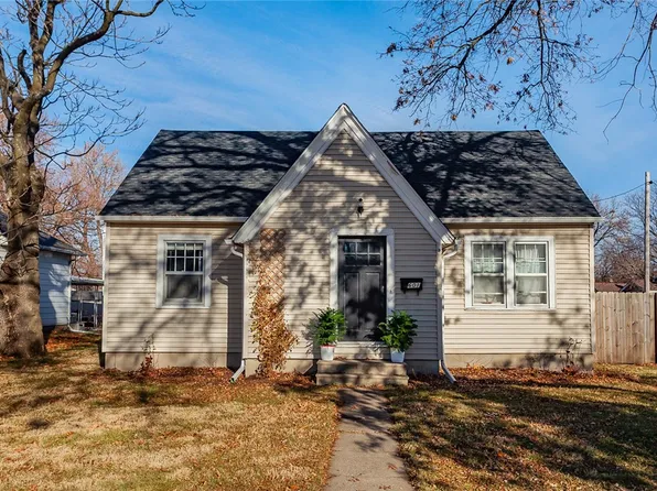 4601 Hickman Rd, Des Moines, IA 50310