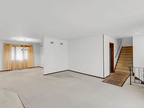 5th image of 15058 Naughton Dr