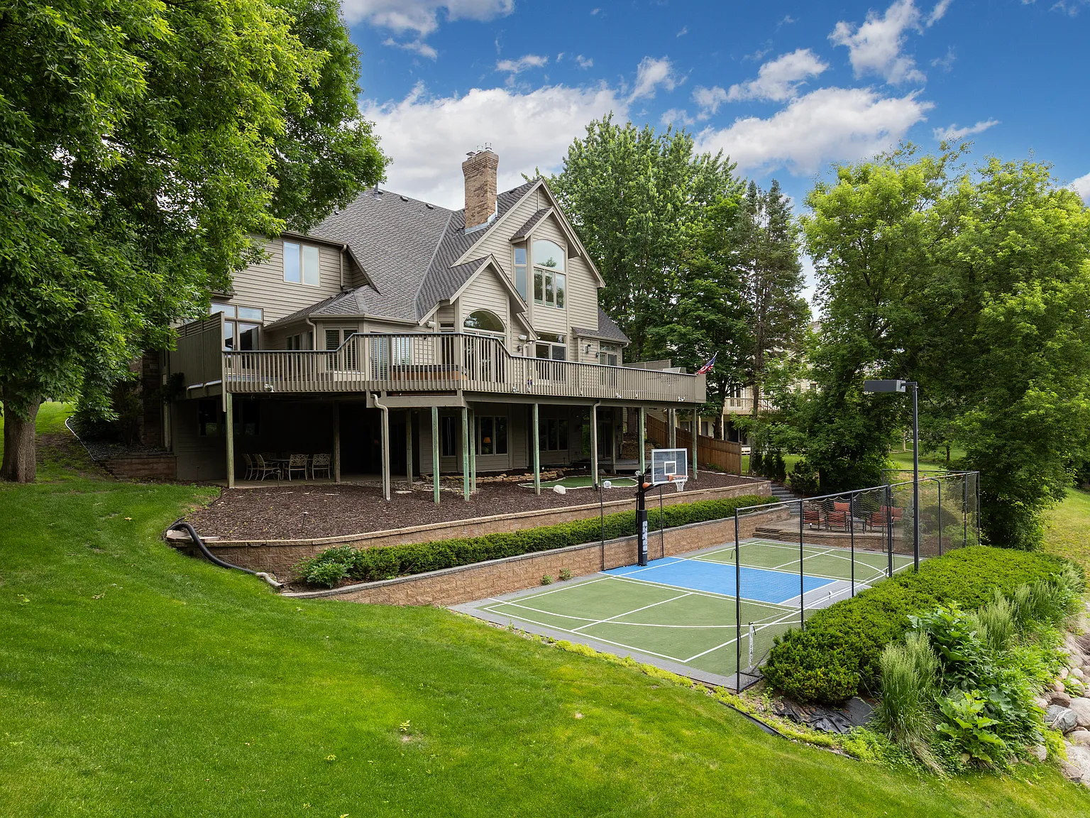 5 bed, 6596 sqft, $6,000 — Photo 2