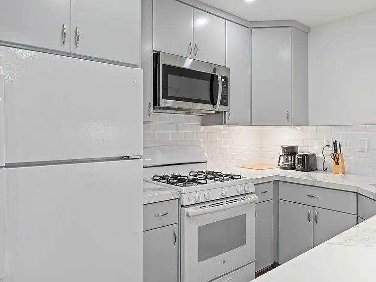 421 Standish St #2 — Photo 7