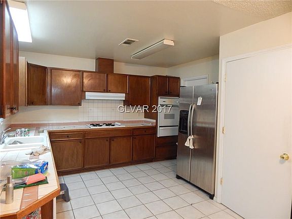 5th image of 1013 Ron Evans St