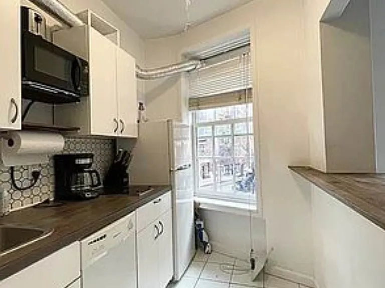 181 W 4th St #2 — Photo 6