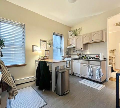 2nd image of 206 Chestnut Hill Ave APT 4