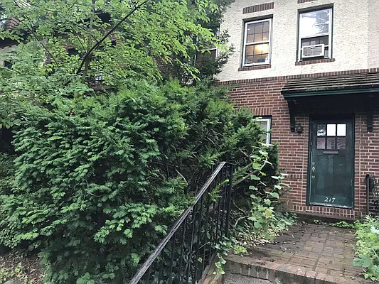 Rented by Lisa Realty Group LTD | media 9