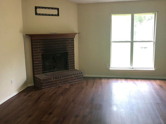 2nd image of 10713 Oak Leaf Dr