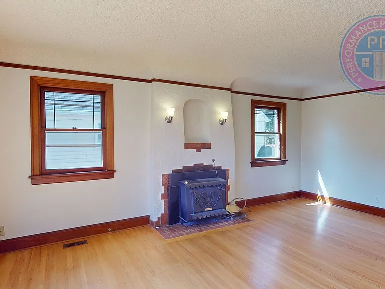 2605 NE 9th Ave — Photo 4