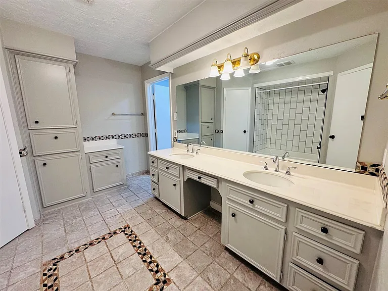 10702 Deval Dr — Photo 10