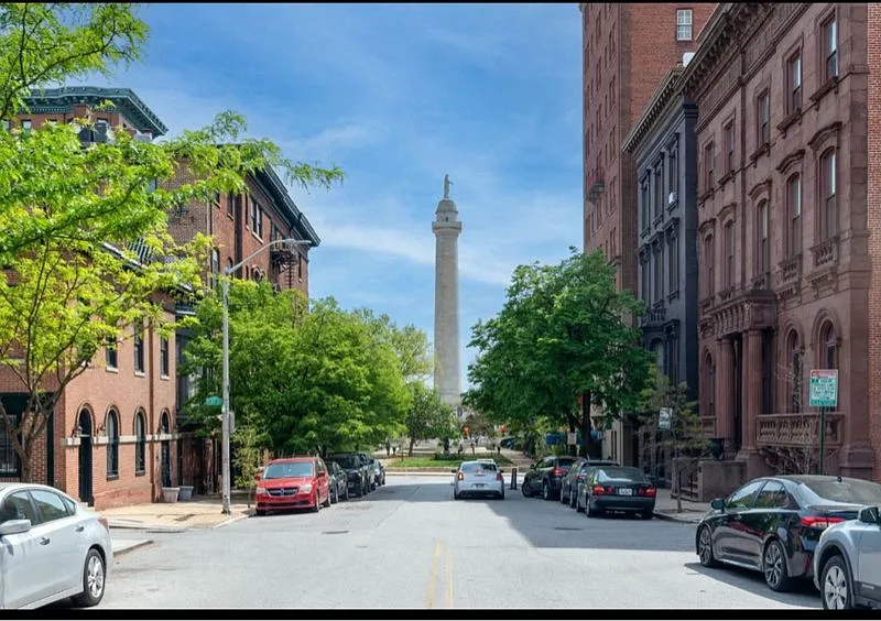 Building Photo - 109 W Monument St #2B