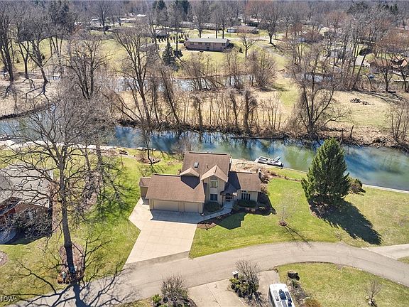 3rd image of 226 S Bay Dr