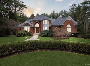 5495 River Ridge Dr, Brighton, MI 48116