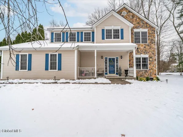 3 Oakhurst Court, Clifton Park, NY 12065