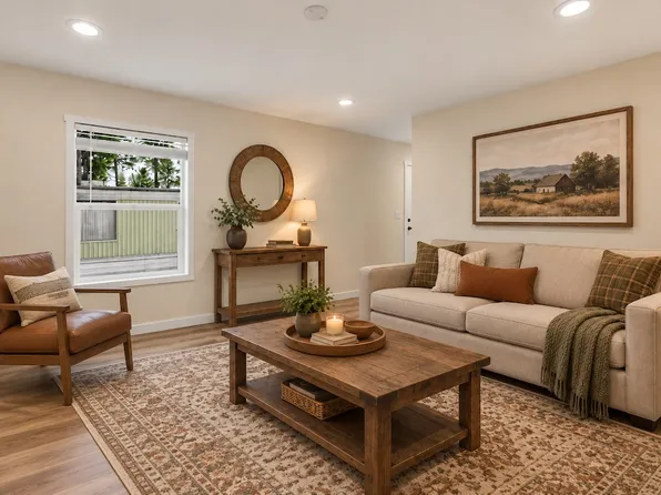 35312 N Newport Hwy, Chattaroy, WA
