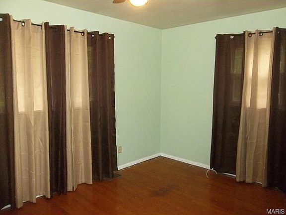 5th image of 267 Gladys Ave