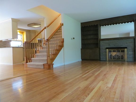 3rd image of 27 Palma Blvd