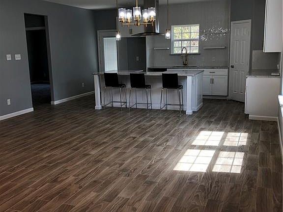 4th image of 2036 Echo Lake Dr
