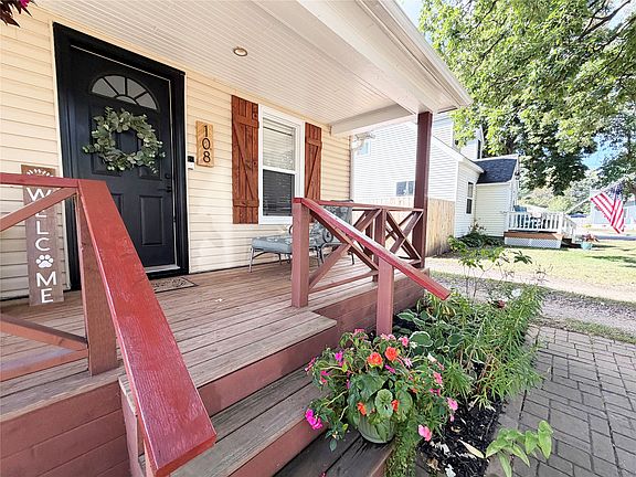 3rd image of 108 Couture Avenue