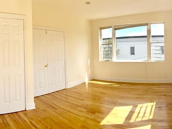 2nd image of 3 Hicks Ln APT 2D