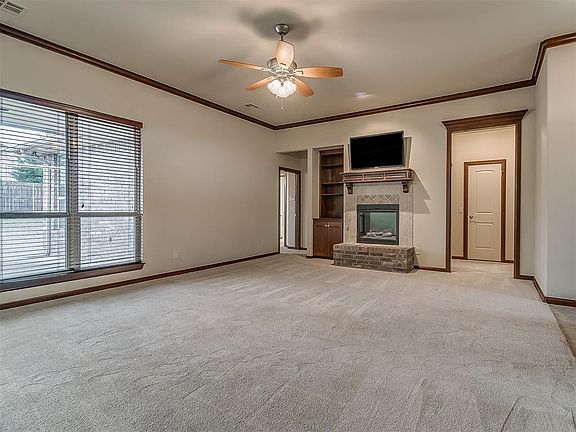3rd image of 77 Bonaire Dr