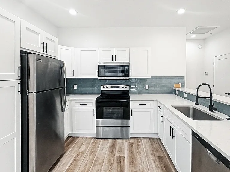 4202 N 10th St #4 — Photo 7