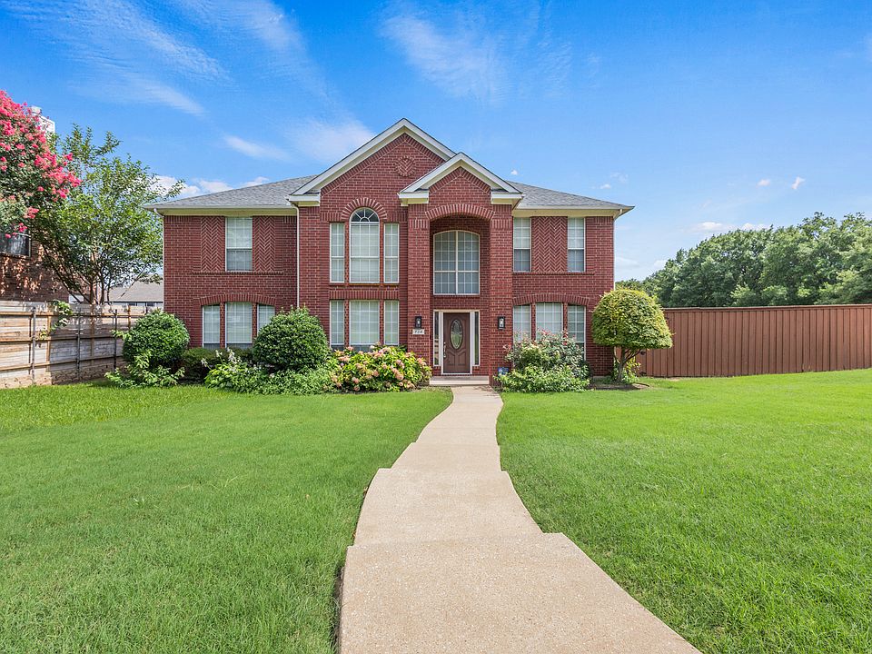 1st image of 724 Pine Lakes Dr